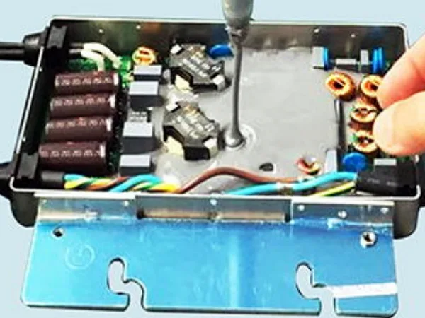Encapsulamento de microinversores