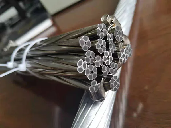 Condutores com núcleo compósito de fibra de carbono